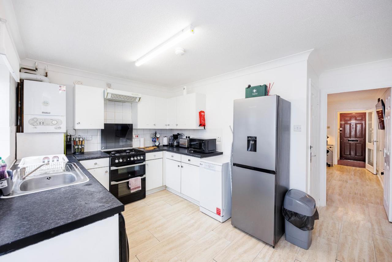 Lovely 2 Bd Hse With Parking Near Excel ลอนดอน ภายนอก รูปภาพ