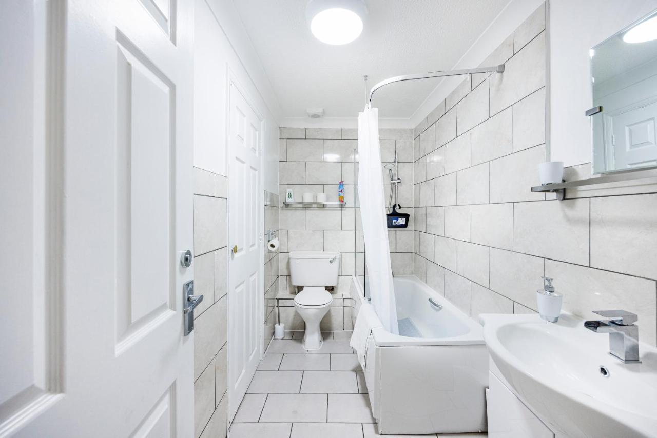 Lovely 2 Bd Hse With Parking Near Excel ลอนดอน ภายนอก รูปภาพ