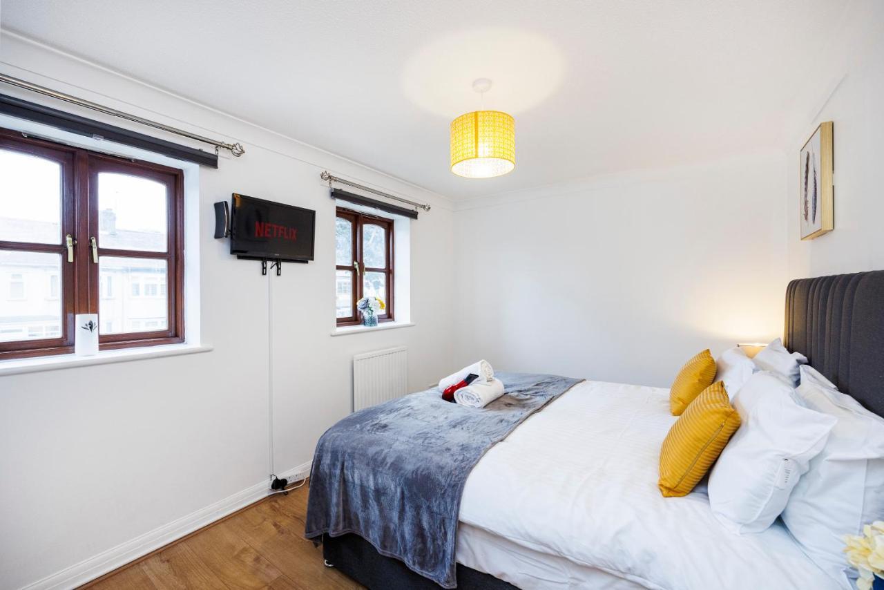 Lovely 2 Bd Hse With Parking Near Excel ลอนดอน ภายนอก รูปภาพ